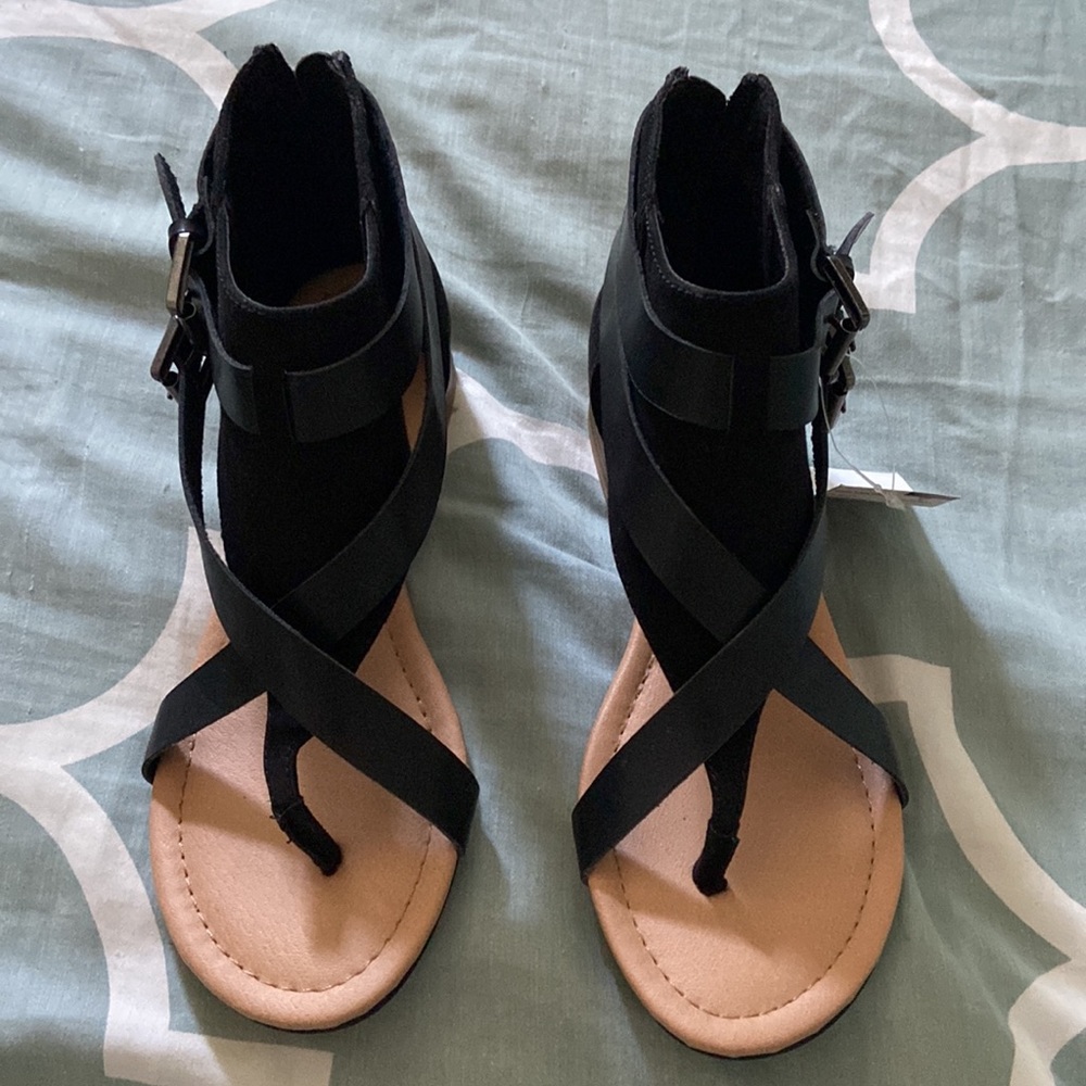 Sandals - Picture 2 of 4